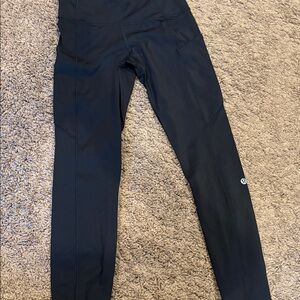 Lululemon Legging with pockets size 6 inseam 25 inches authentic color black